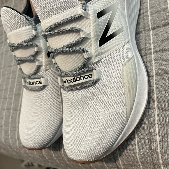 New Balance, never wore - Picture 2 of 5